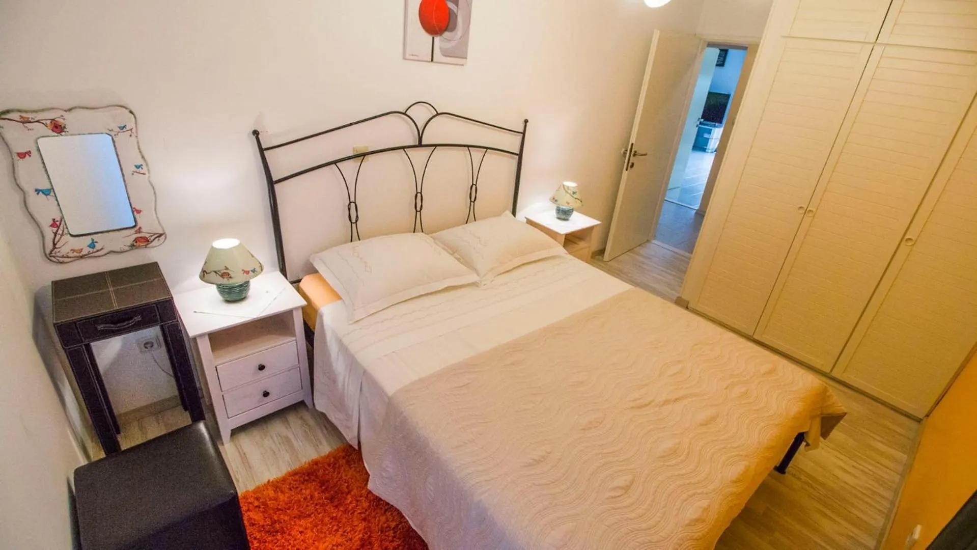 Apartments Nia With Pool Trogir