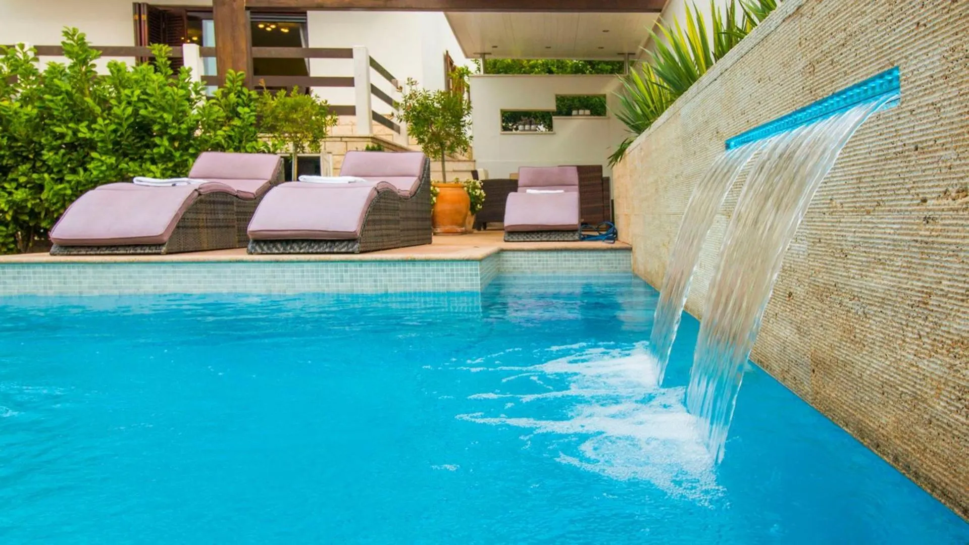 Apartments Nia With Pool Trogir