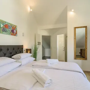 Bed & Breakfast White, Trogir
