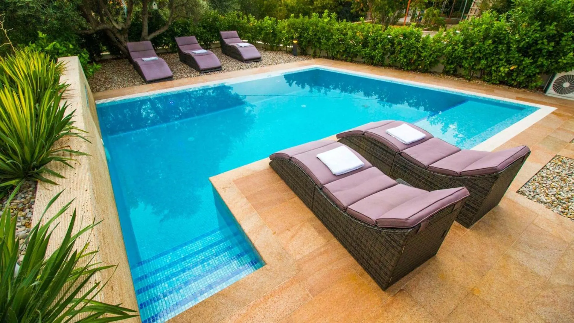 Apartments Nia With Pool Trogir